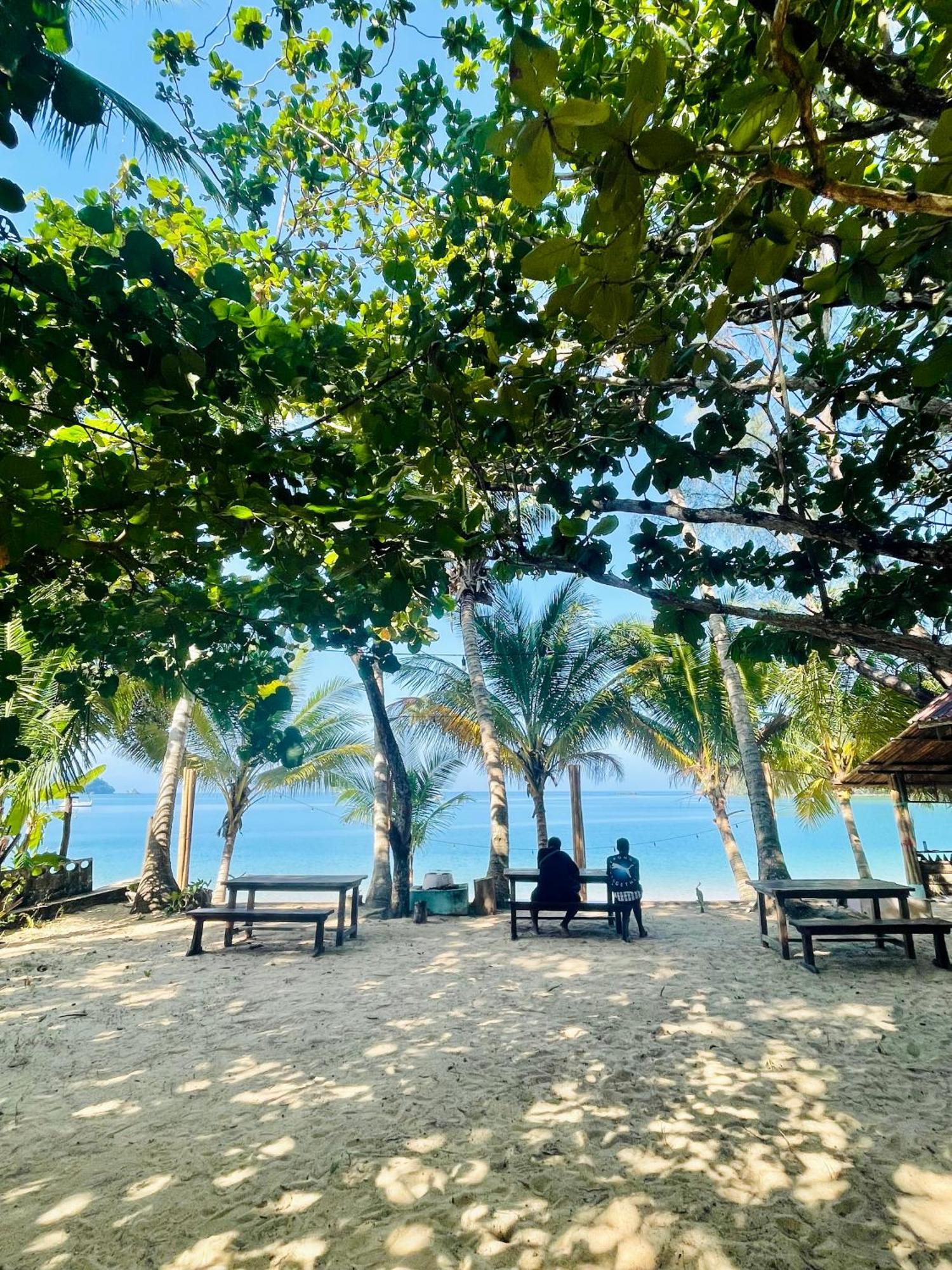 Sunny Cove Beach Resort Koh Phayam Ranong Kültér fotó