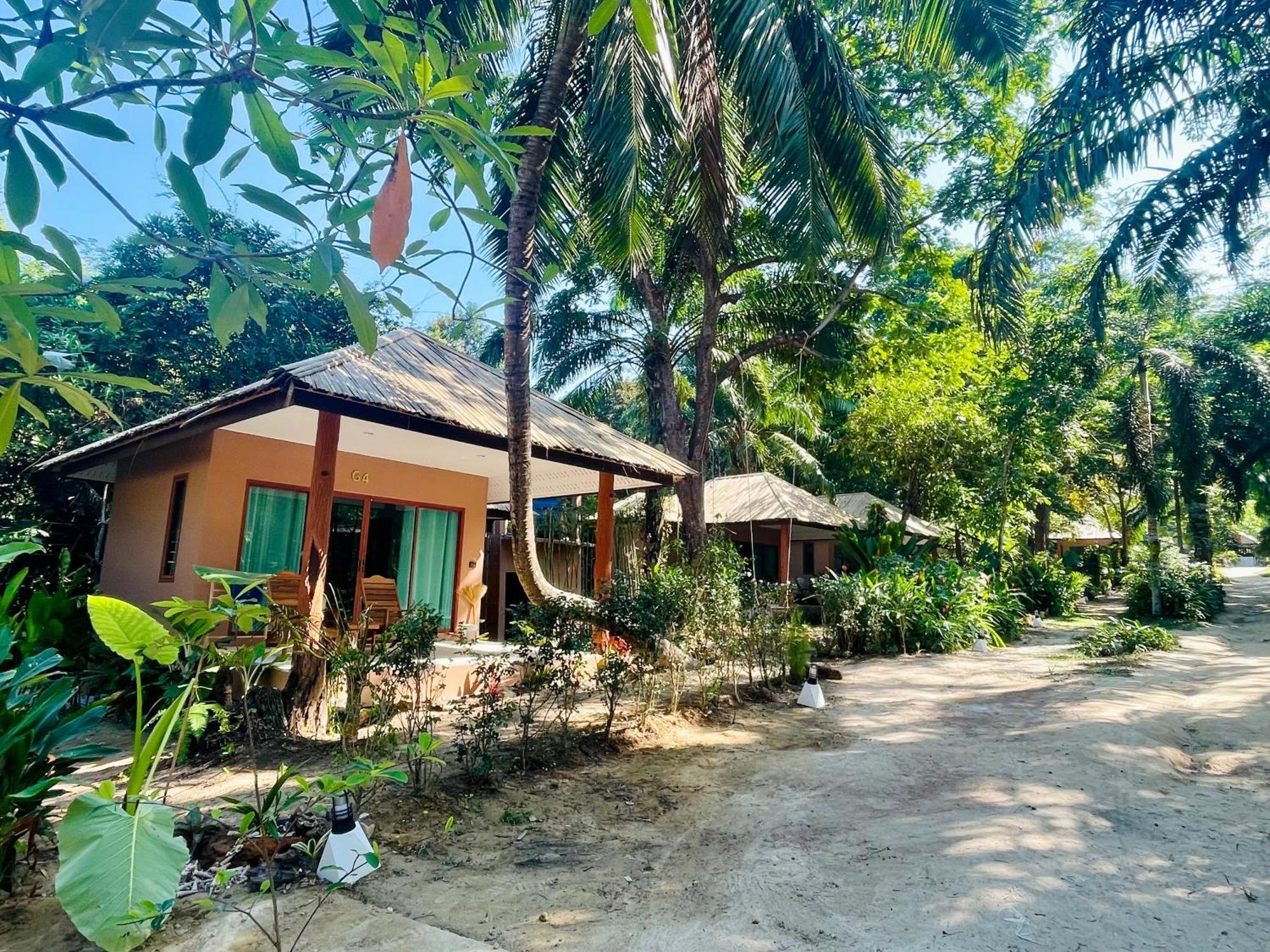 Sunny Cove Beach Resort Koh Phayam Ranong Kültér fotó