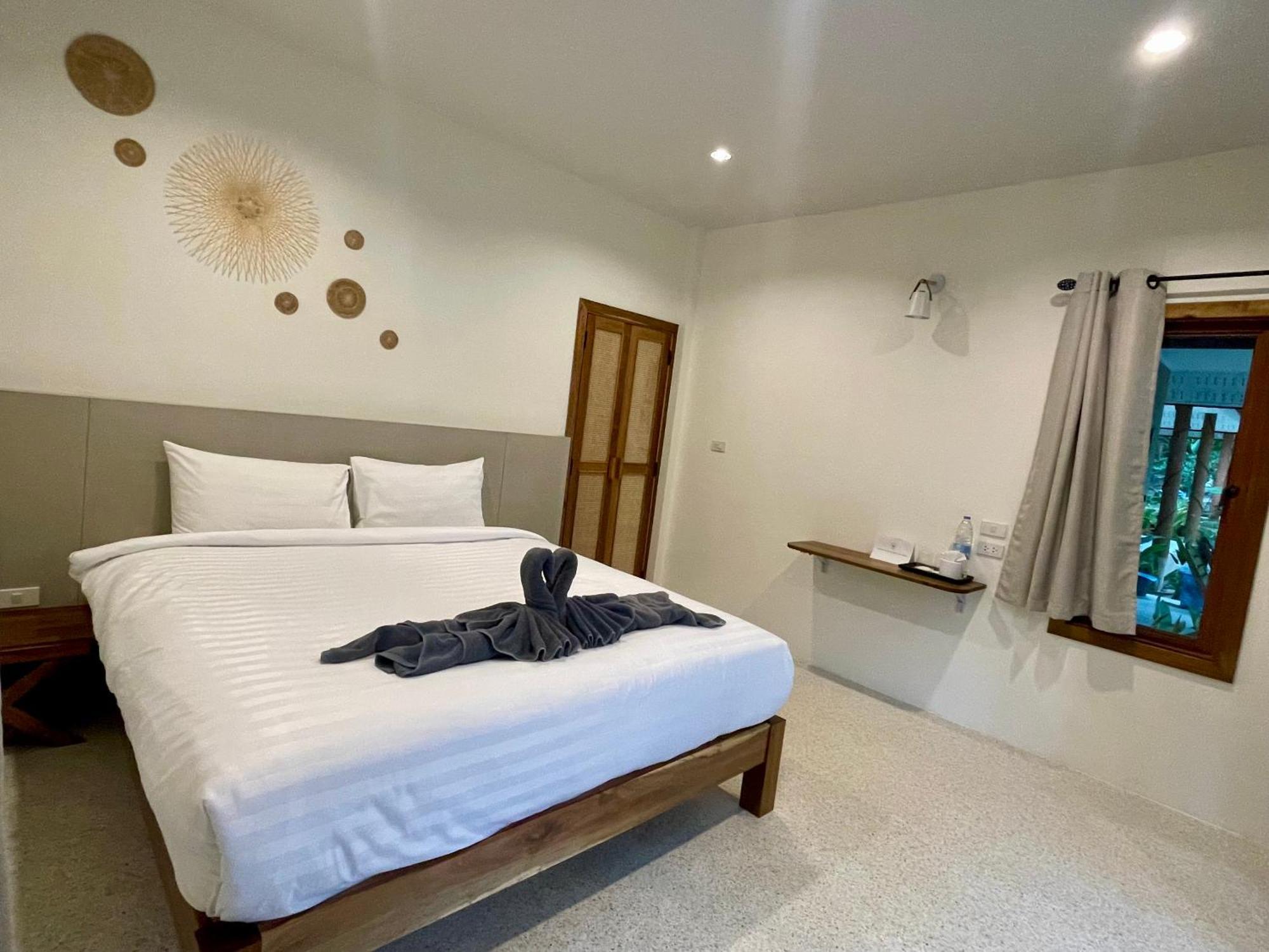 Sunny Cove Beach Resort Koh Phayam Ranong Kültér fotó