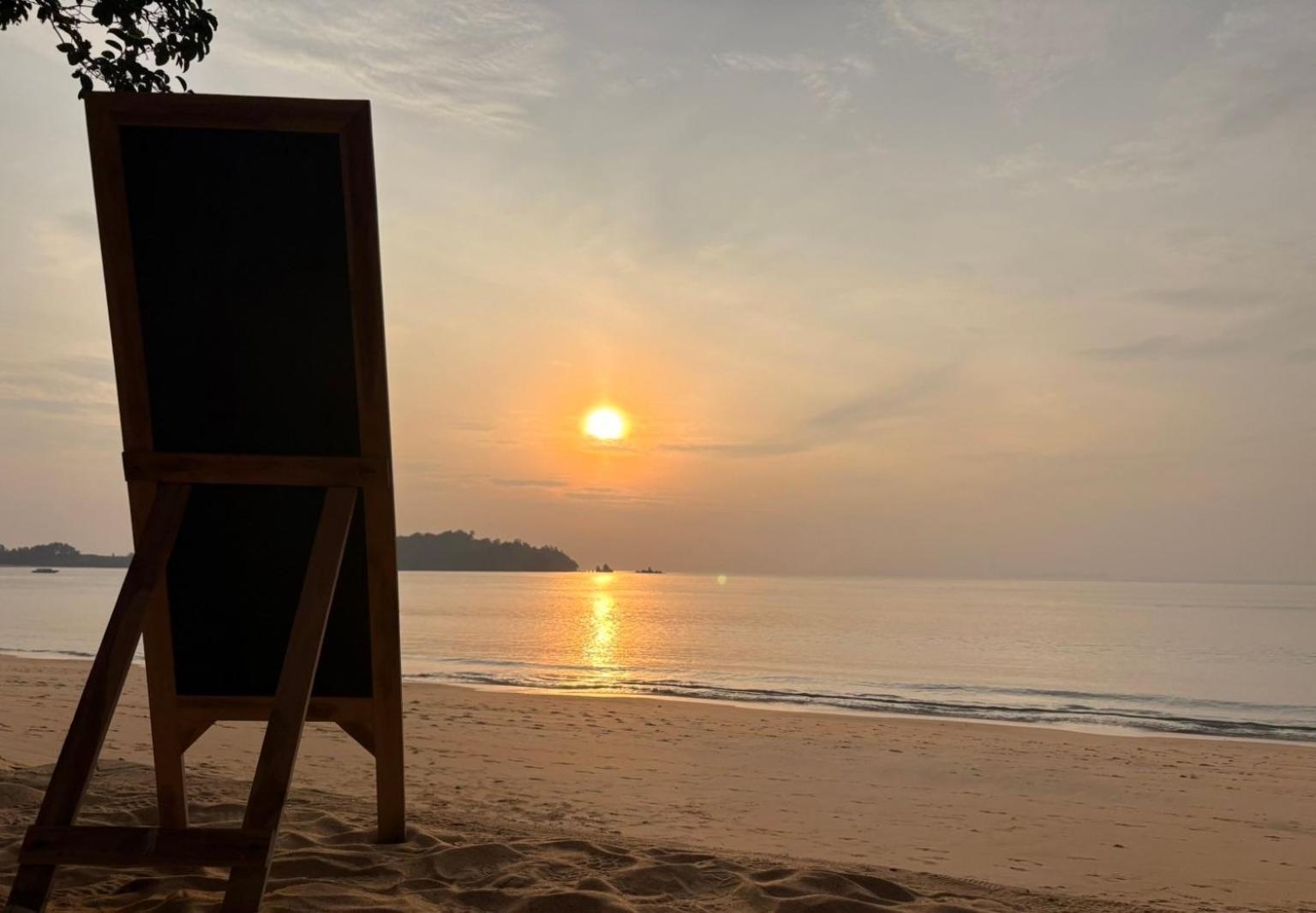 Sunny Cove Beach Resort Koh Phayam Ranong Kültér fotó