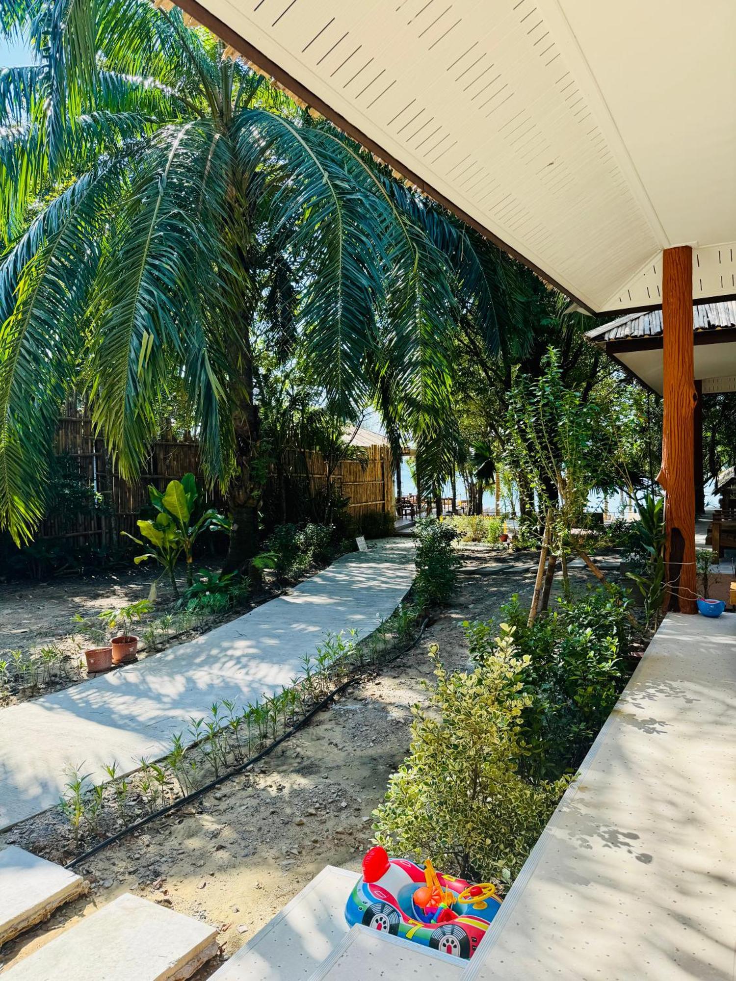 Sunny Cove Beach Resort Koh Phayam Ranong Kültér fotó
