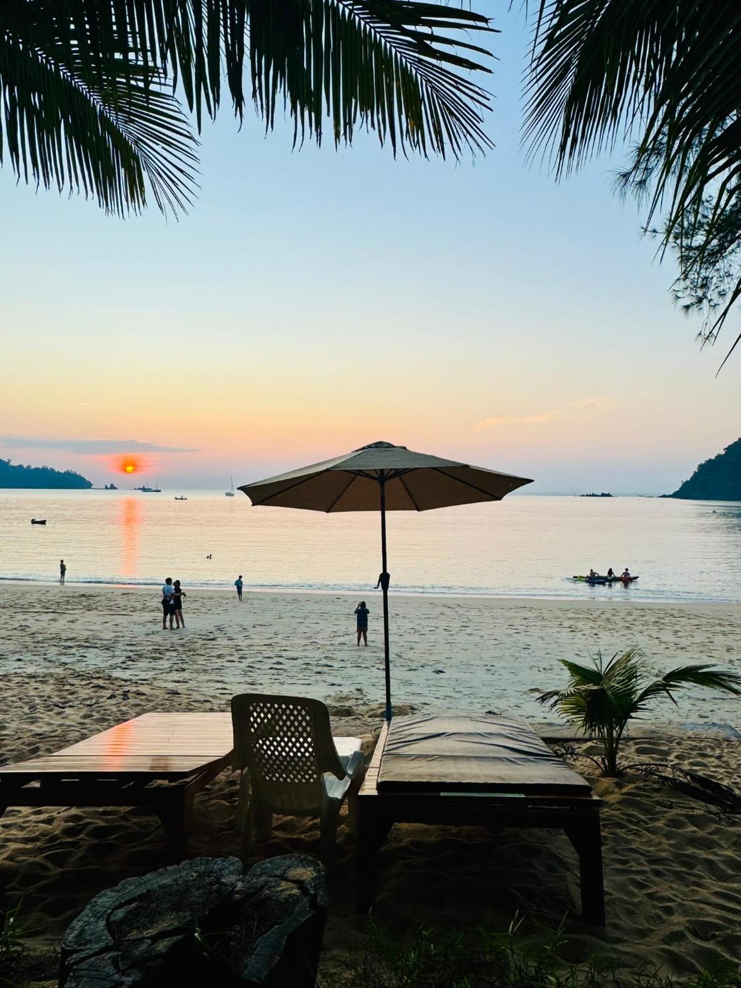 Sunny Cove Beach Resort Koh Phayam Ranong Kültér fotó